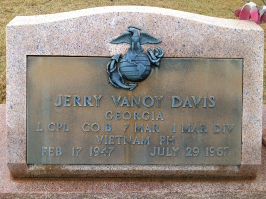 LCp Jerry Davis made the ultimate sacrifice for his country. But few will ever remember him.