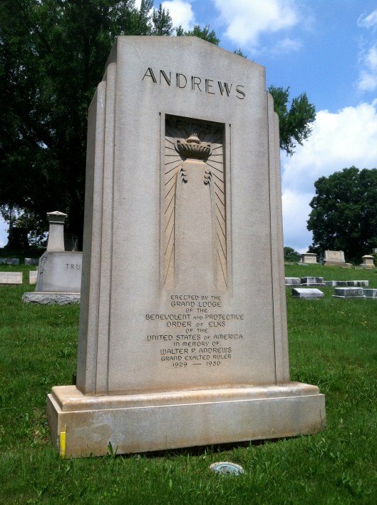 The art deco style isn't something I often see on a monument but it always makes me stop to look. 