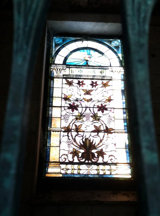 The intricate design of the stained glass panel inside the tomb is indicative of the late 1800s and turn of the century arts.