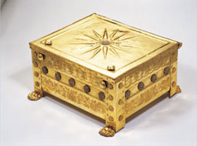 The golden larnax (or ash-chest) believed to be that of King Philip of Macedon. Photo courtesy of the Vergina Museum, Greece.
